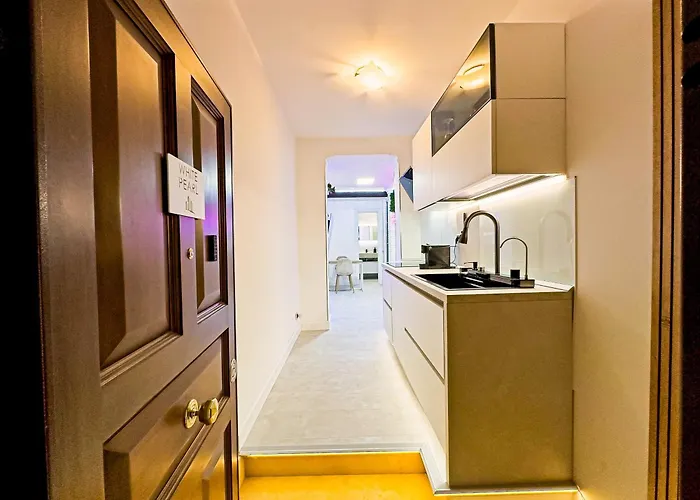 White Pearl Exclusive * ローマ